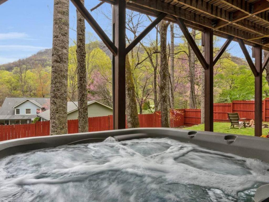 Soco Serene Cabin In The Heart Of Maggie Valley Exterior photo