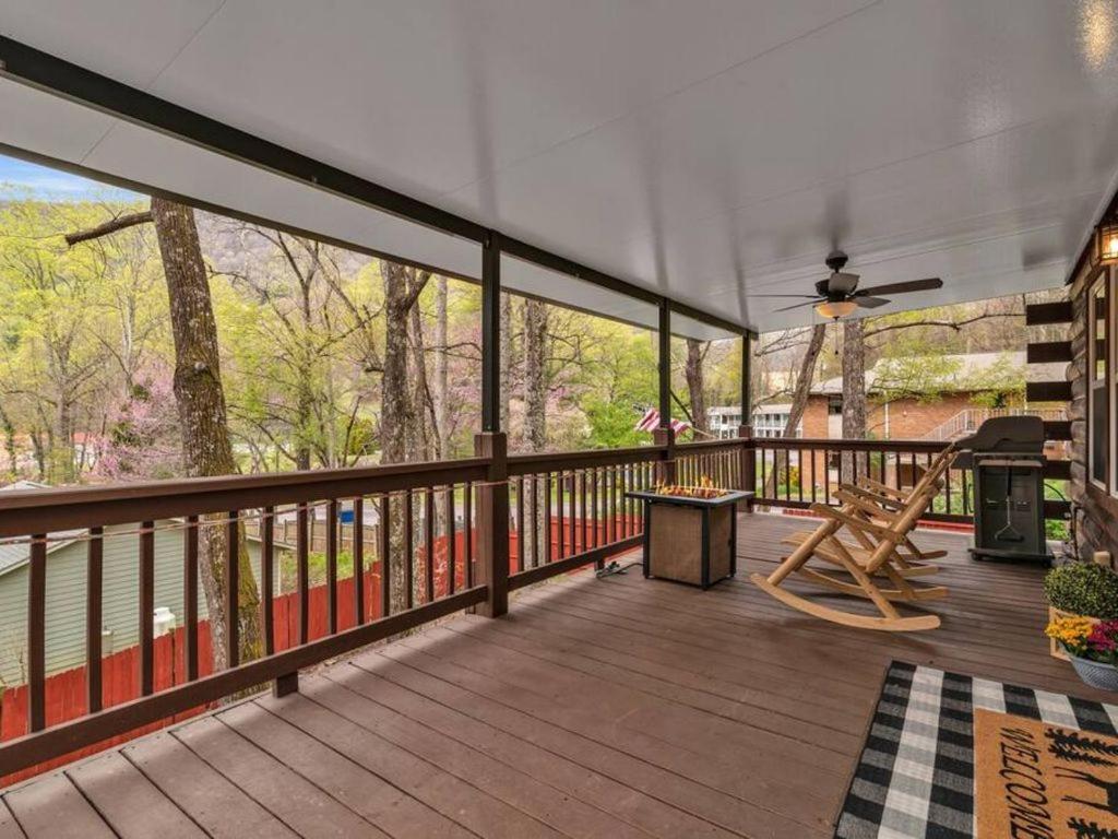 Soco Serene Cabin In The Heart Of Maggie Valley Exterior photo
