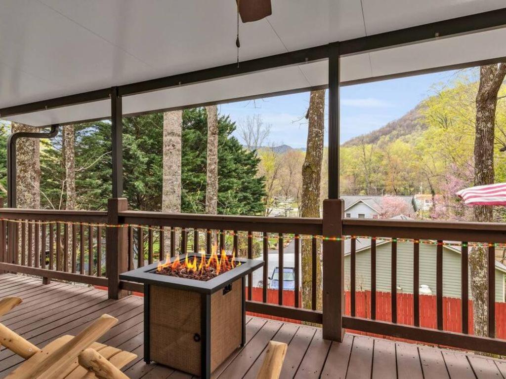 Soco Serene Cabin In The Heart Of Maggie Valley Exterior photo